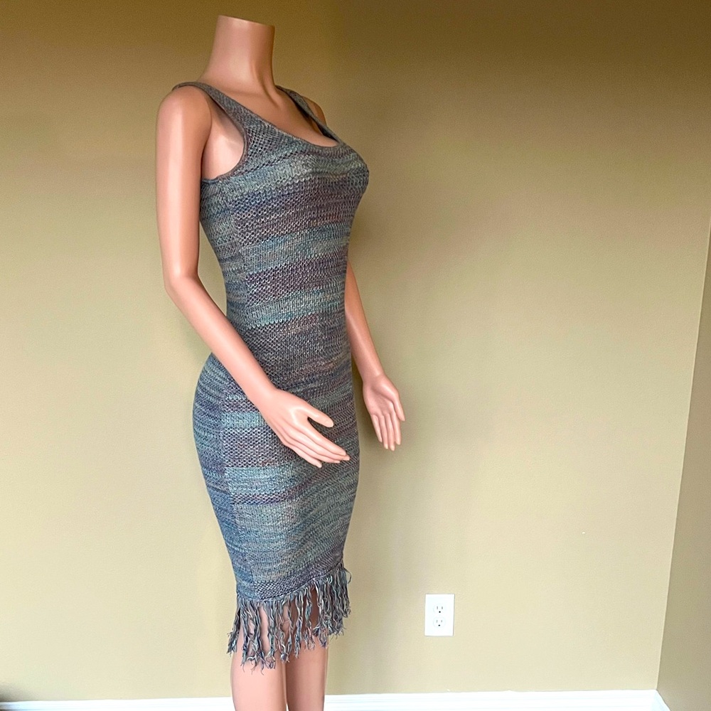 Chic Sleeveless Knit Dress with Fringe Hem. Size XXS. Great Stretch and Fit!